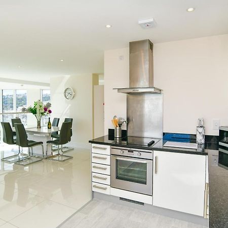 Just Stay Wales - Meridian Quay Penthouses สวอนซี ภายนอก รูปภาพ