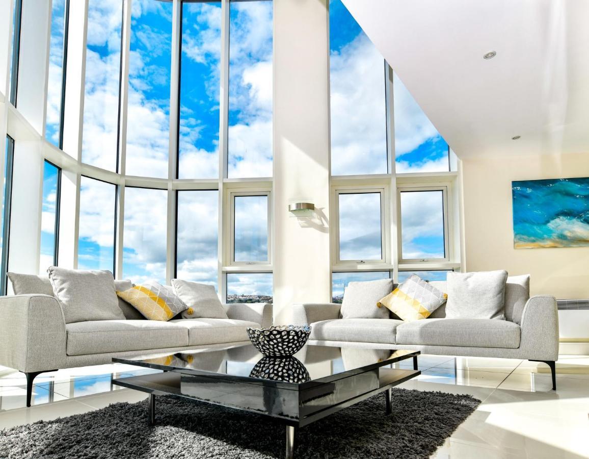 Just Stay Wales - Meridian Quay Penthouses สวอนซี ภายนอก รูปภาพ