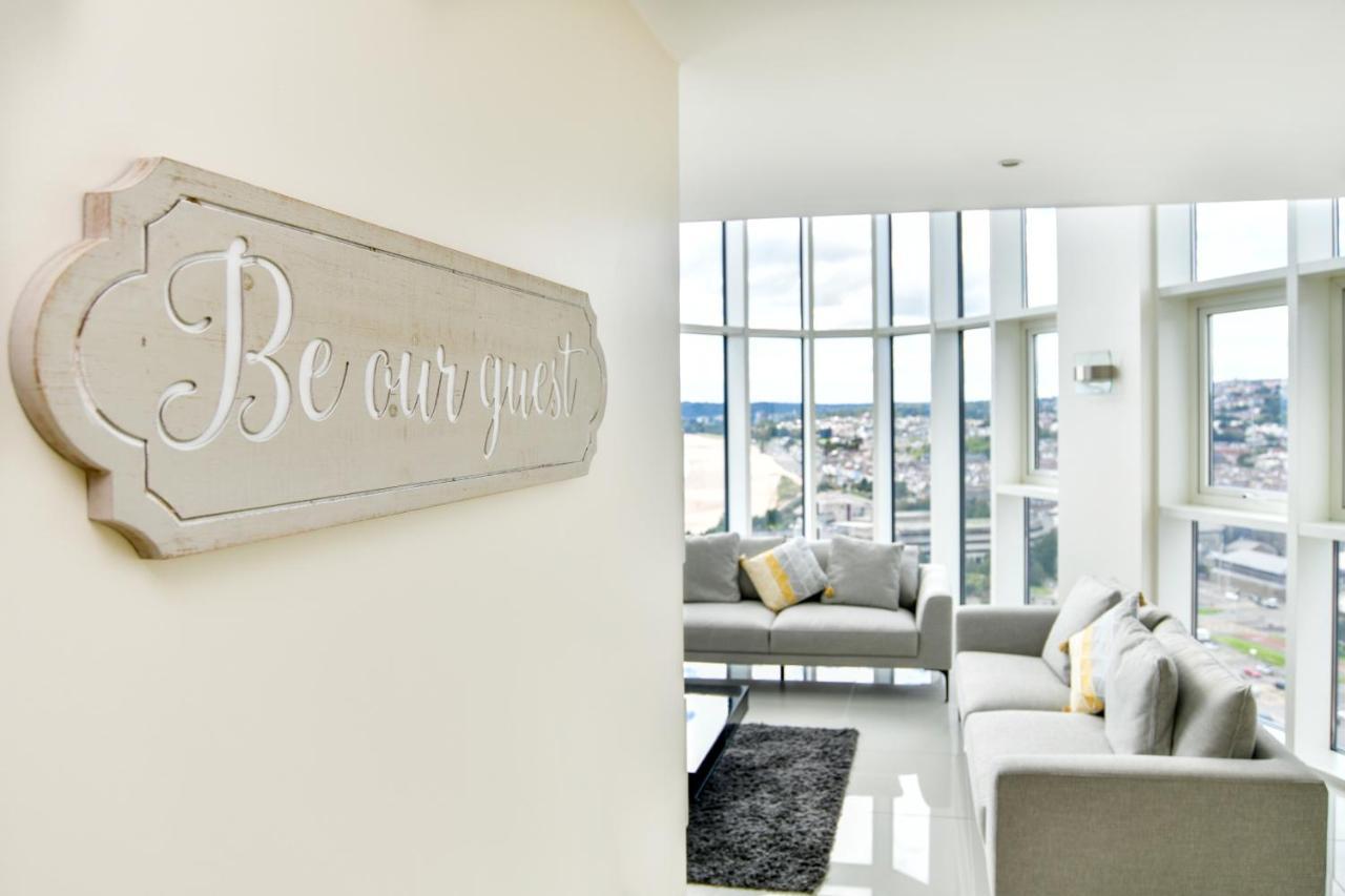 Just Stay Wales - Meridian Quay Penthouses สวอนซี ภายนอก รูปภาพ