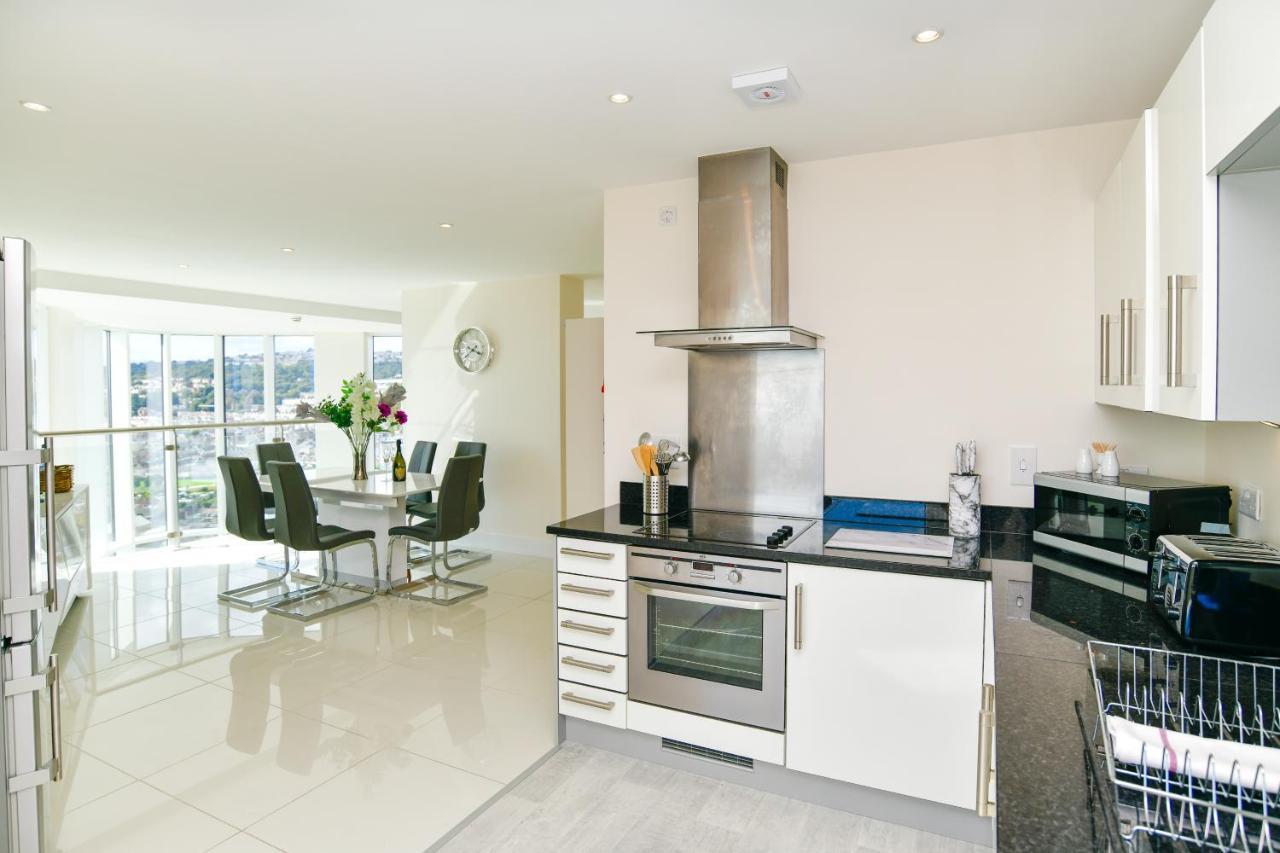 Just Stay Wales - Meridian Quay Penthouses สวอนซี ภายนอก รูปภาพ