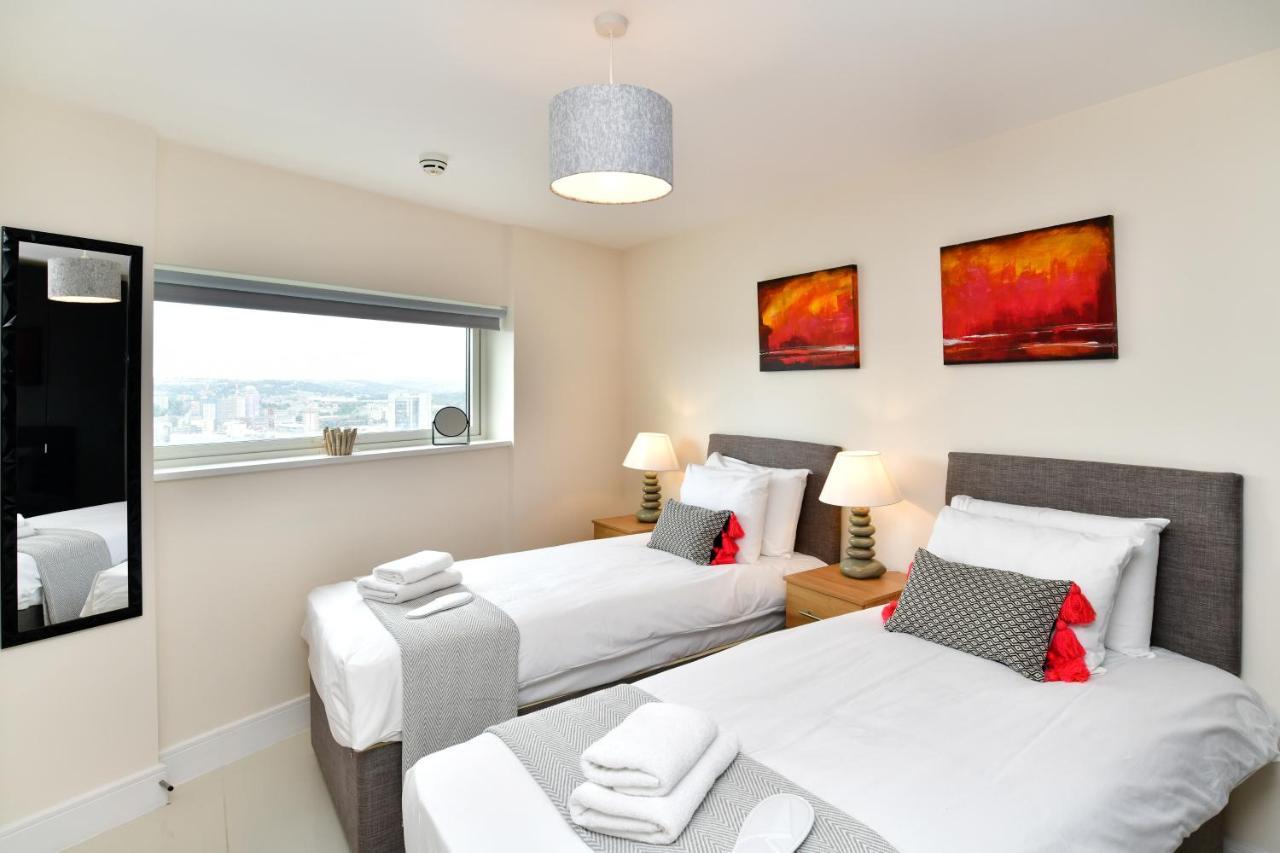 Just Stay Wales - Meridian Quay Penthouses สวอนซี ภายนอก รูปภาพ