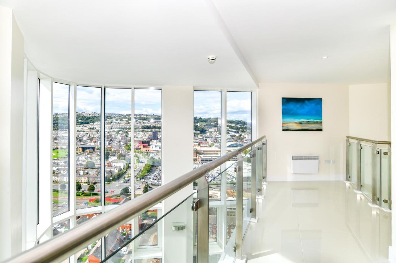 Just Stay Wales - Meridian Quay Penthouses สวอนซี ภายนอก รูปภาพ