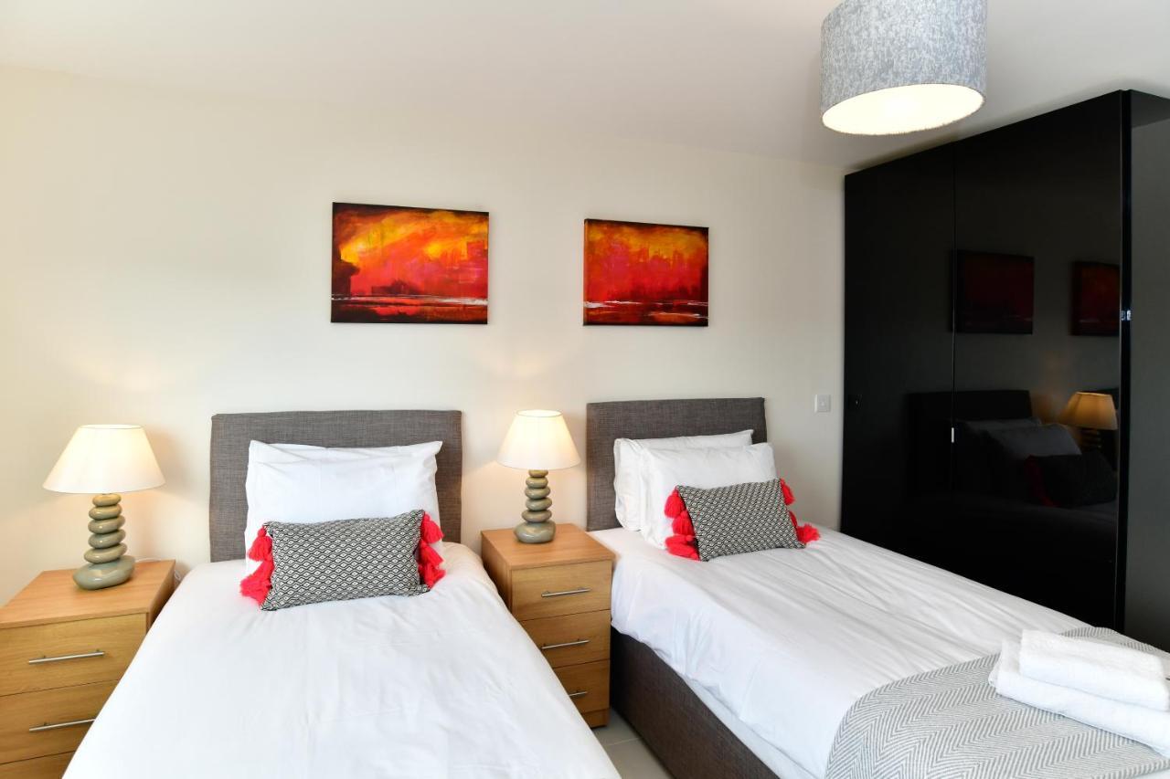 Just Stay Wales - Meridian Quay Penthouses สวอนซี ภายนอก รูปภาพ