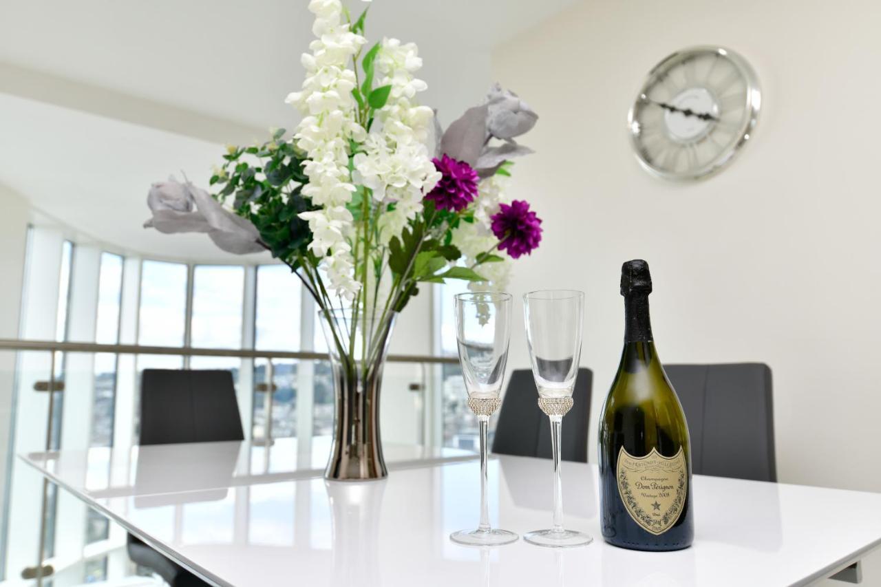 Just Stay Wales - Meridian Quay Penthouses สวอนซี ภายนอก รูปภาพ