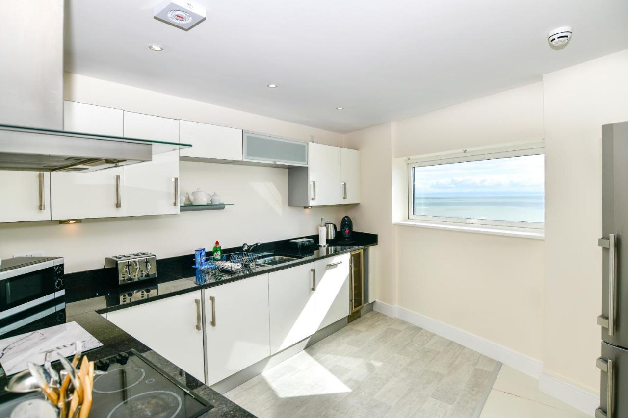Just Stay Wales - Meridian Quay Penthouses สวอนซี ภายนอก รูปภาพ