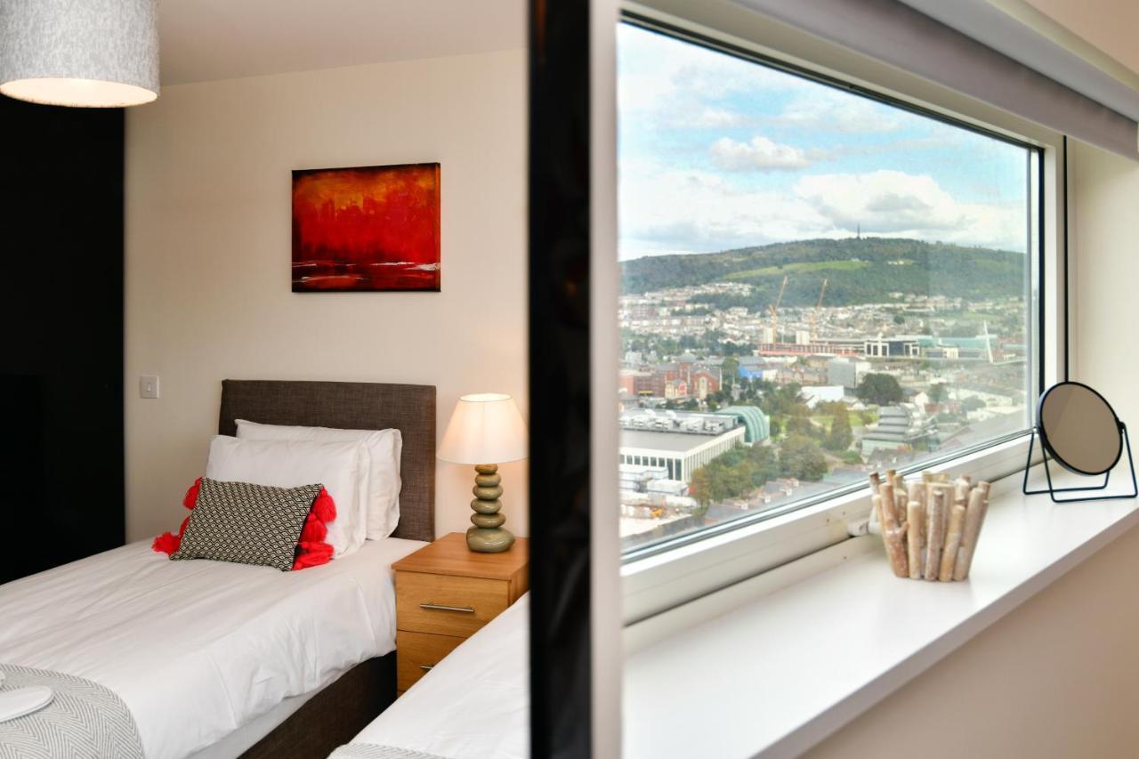 Just Stay Wales - Meridian Quay Penthouses สวอนซี ภายนอก รูปภาพ