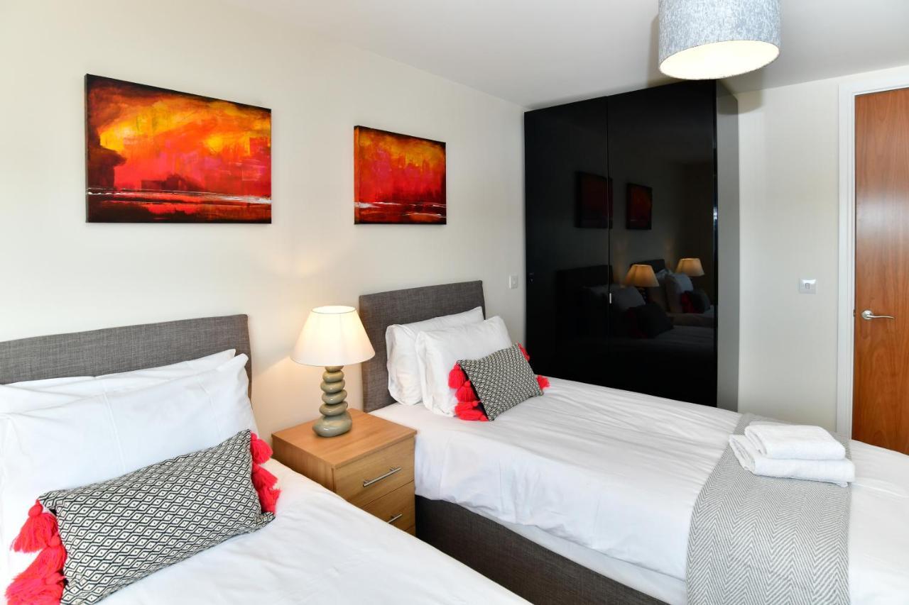 Just Stay Wales - Meridian Quay Penthouses สวอนซี ภายนอก รูปภาพ