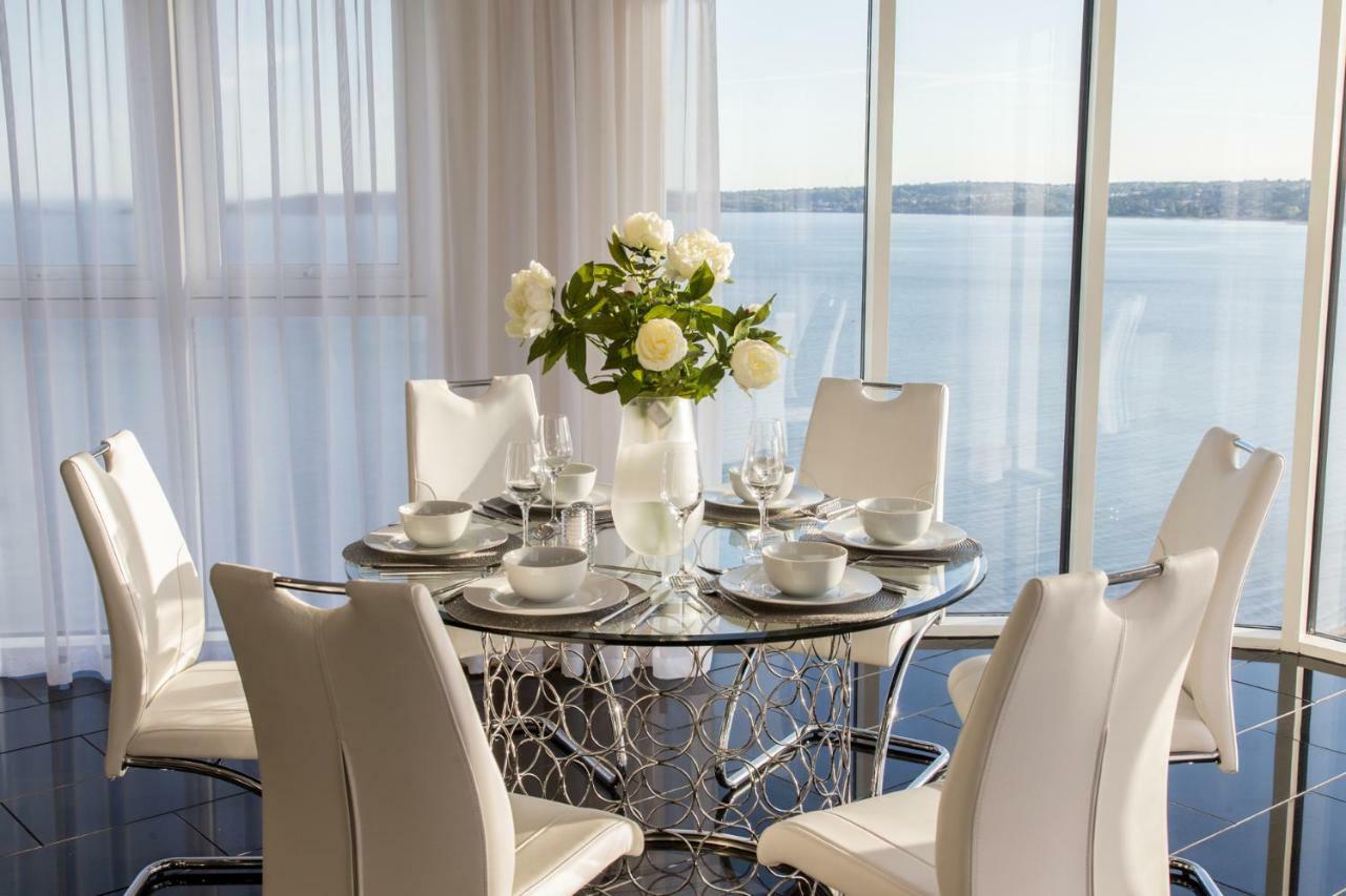 Just Stay Wales - Meridian Quay Penthouses สวอนซี ภายนอก รูปภาพ