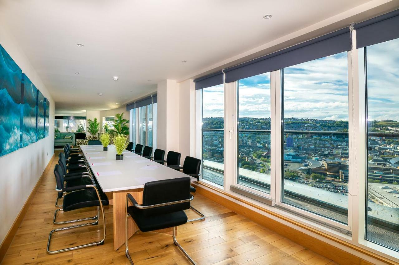 Just Stay Wales - Meridian Quay Penthouses สวอนซี ภายนอก รูปภาพ