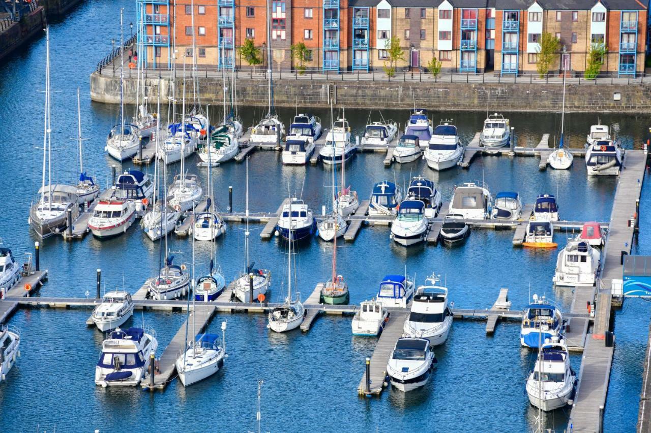 Just Stay Wales - Meridian Quay Penthouses สวอนซี ภายนอก รูปภาพ