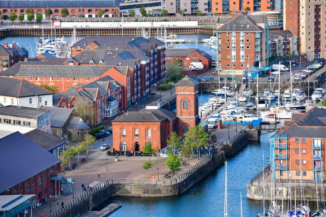 Just Stay Wales - Meridian Quay Penthouses สวอนซี ภายนอก รูปภาพ