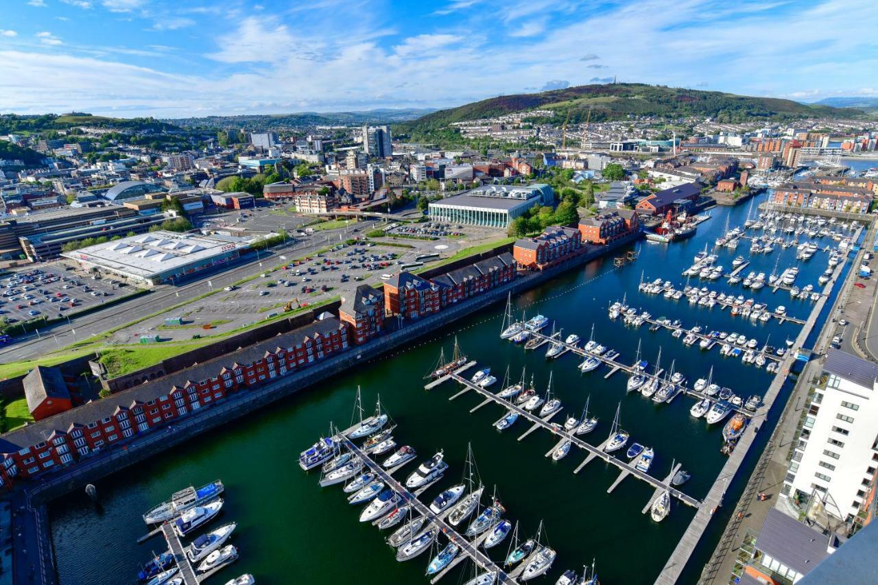 Just Stay Wales - Meridian Quay Penthouses สวอนซี ภายนอก รูปภาพ