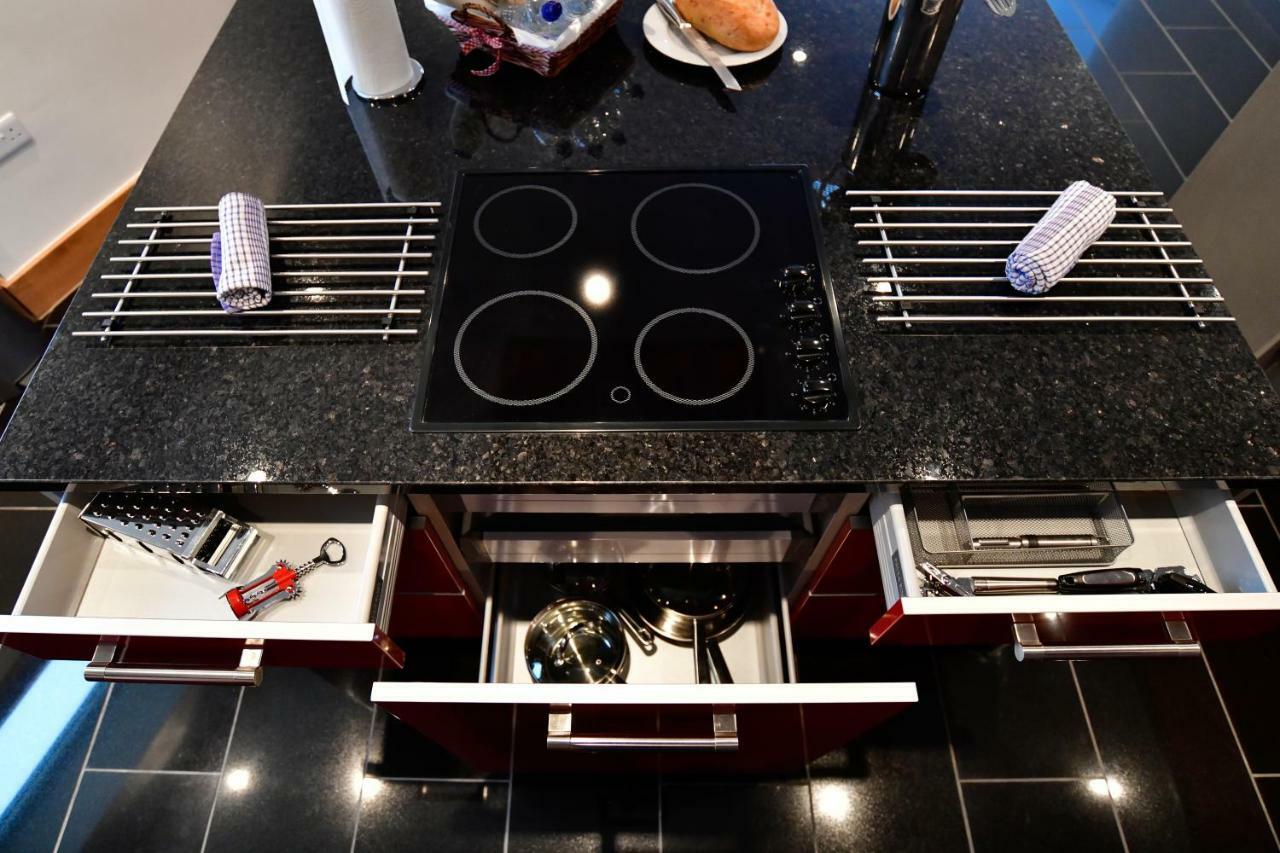Just Stay Wales - Meridian Quay Penthouses สวอนซี ภายนอก รูปภาพ
