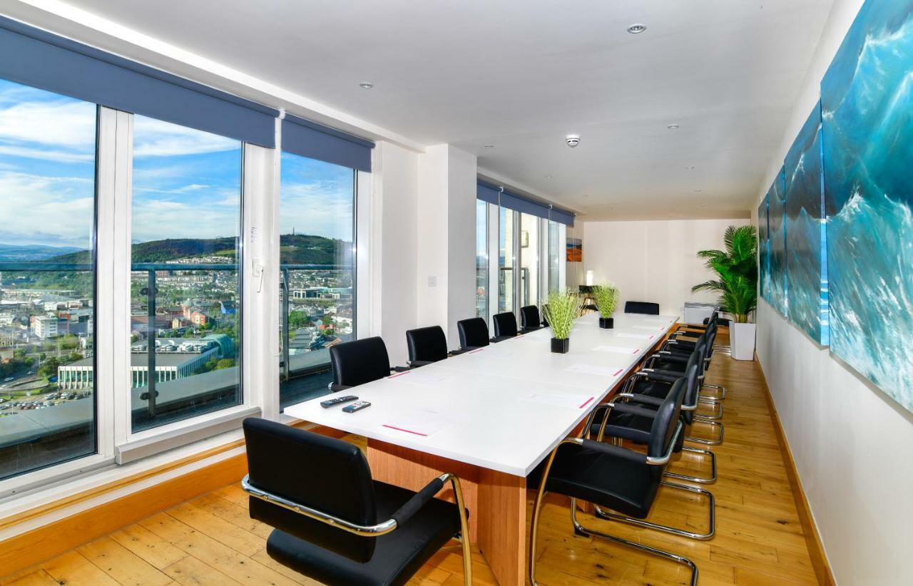 Just Stay Wales - Meridian Quay Penthouses สวอนซี ภายนอก รูปภาพ