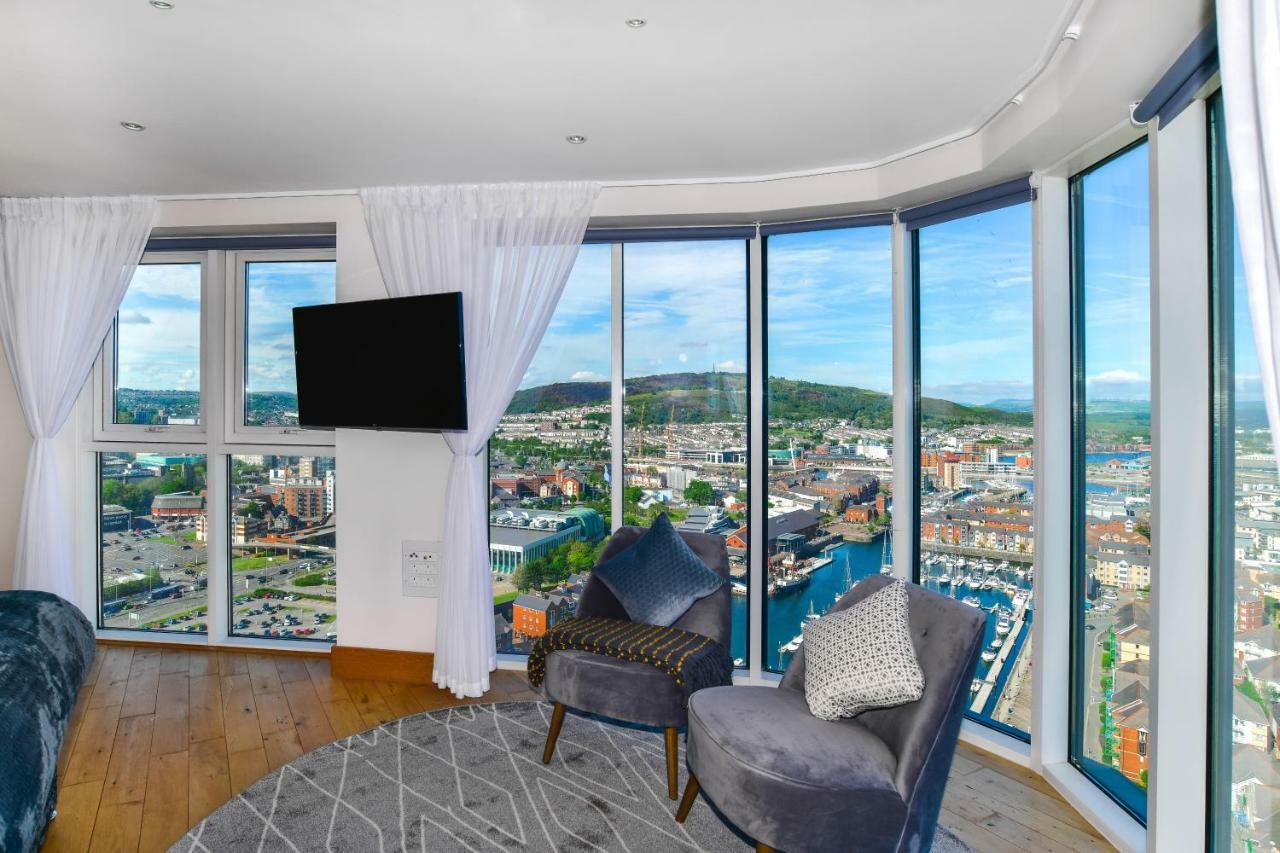 Just Stay Wales - Meridian Quay Penthouses สวอนซี ภายนอก รูปภาพ