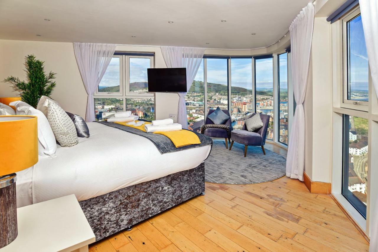 Just Stay Wales - Meridian Quay Penthouses สวอนซี ภายนอก รูปภาพ