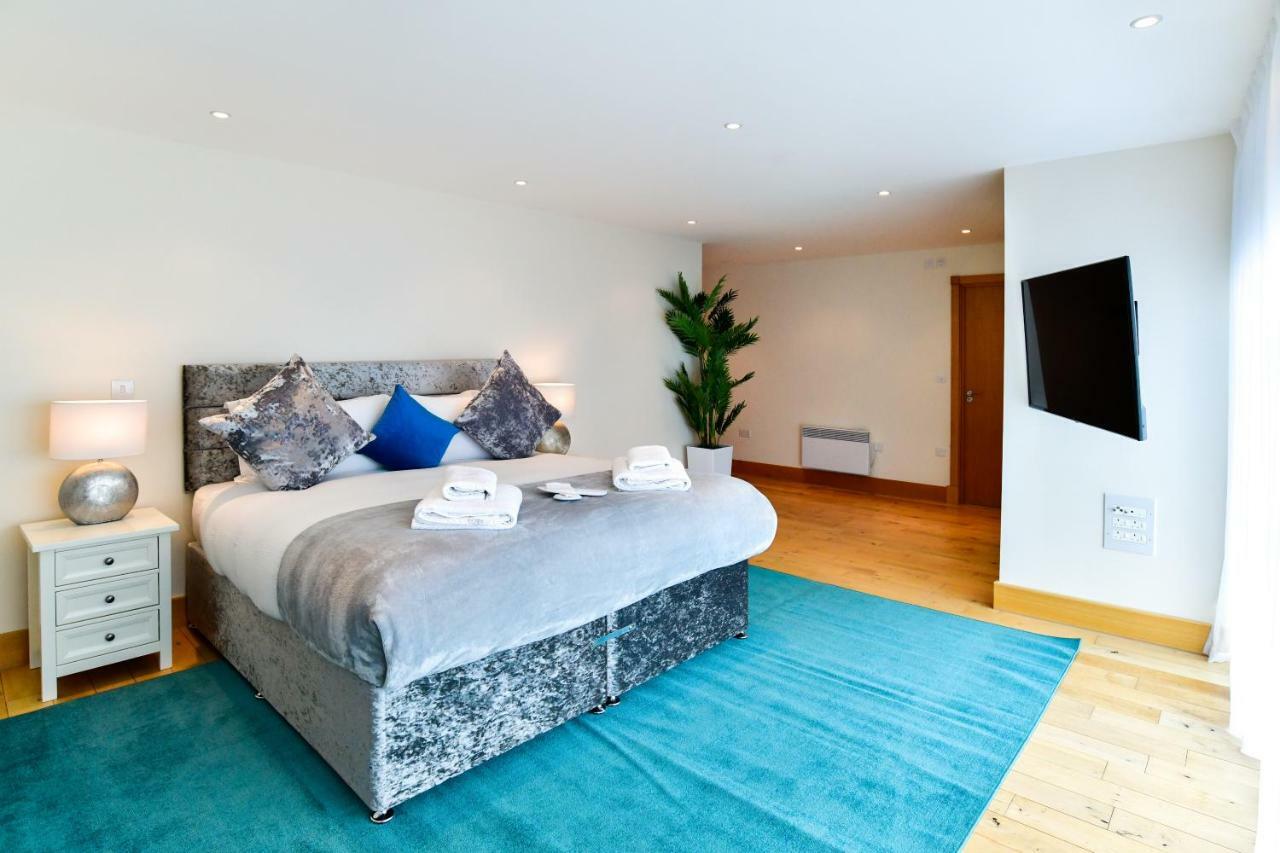 Just Stay Wales - Meridian Quay Penthouses สวอนซี ภายนอก รูปภาพ