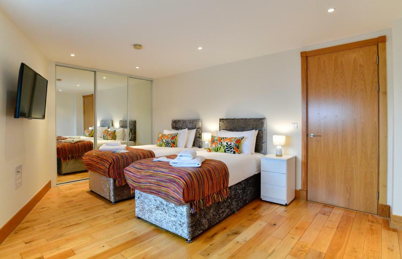 Just Stay Wales - Meridian Quay Penthouses สวอนซี ภายนอก รูปภาพ