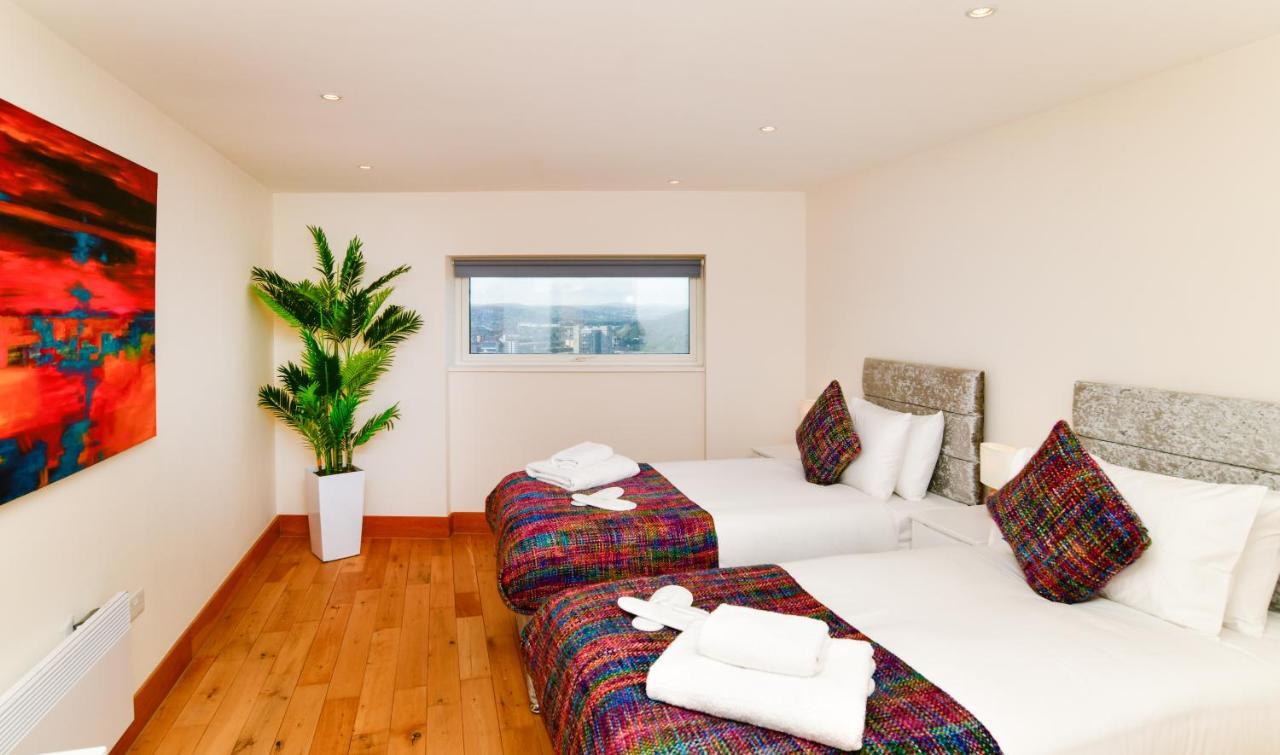 Just Stay Wales - Meridian Quay Penthouses สวอนซี ภายนอก รูปภาพ